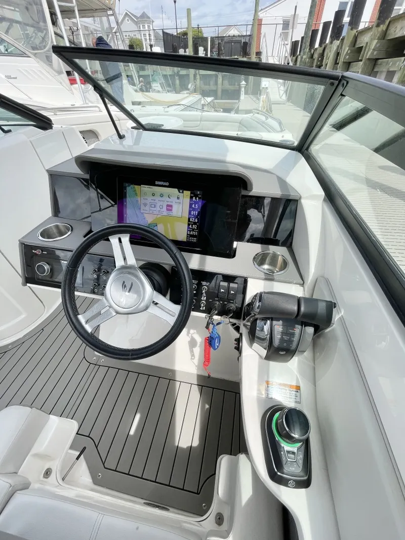 Slide: The Image of Sea Ray 290 SDX 2022 - 6257425