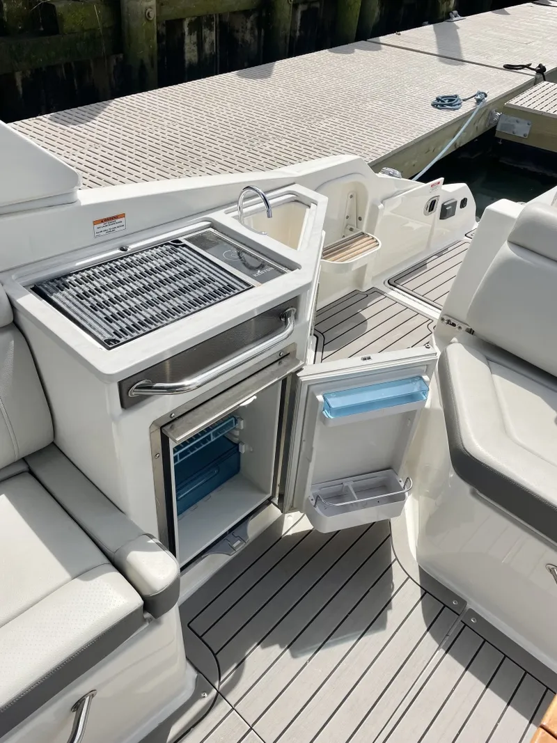 Slide: The Image of Sea Ray 290 SDX 2022 - 6257426