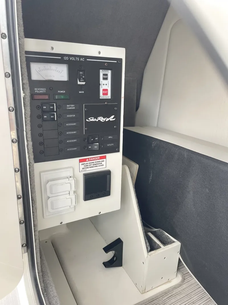 Slide: The Image of Sea Ray 290 SDX 2022 - 6257418