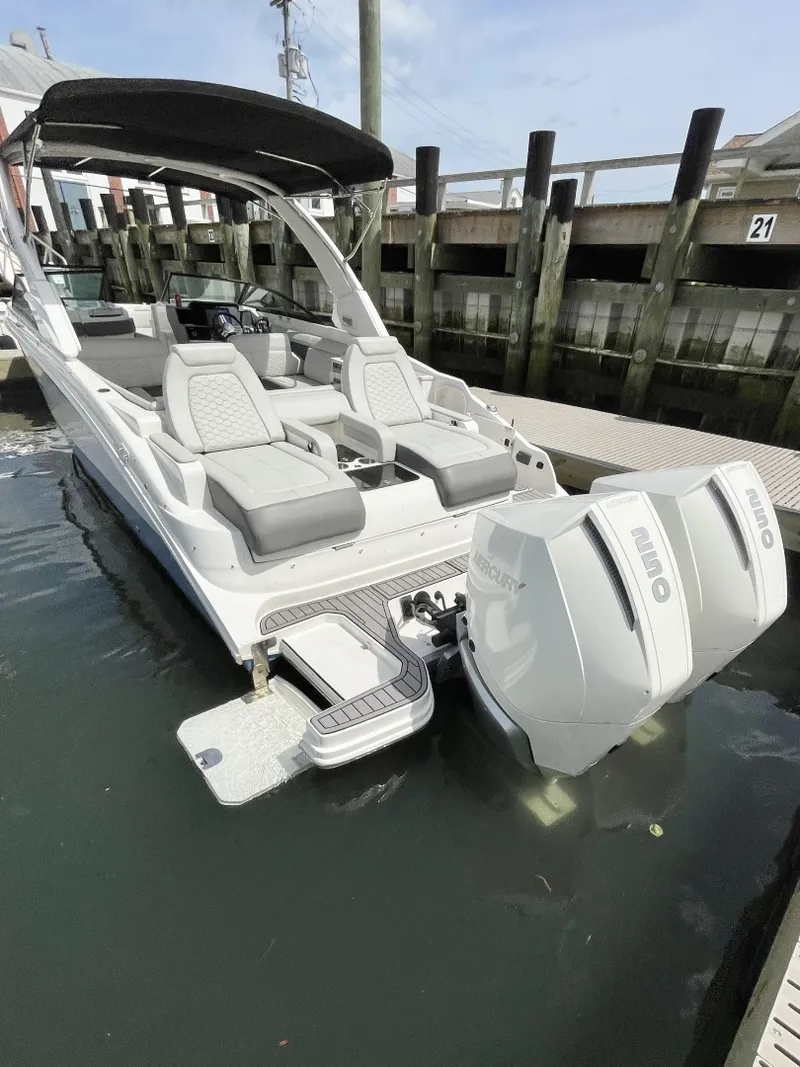 Slide: The Image of Sea Ray 290 SDX 2022 - 6257411