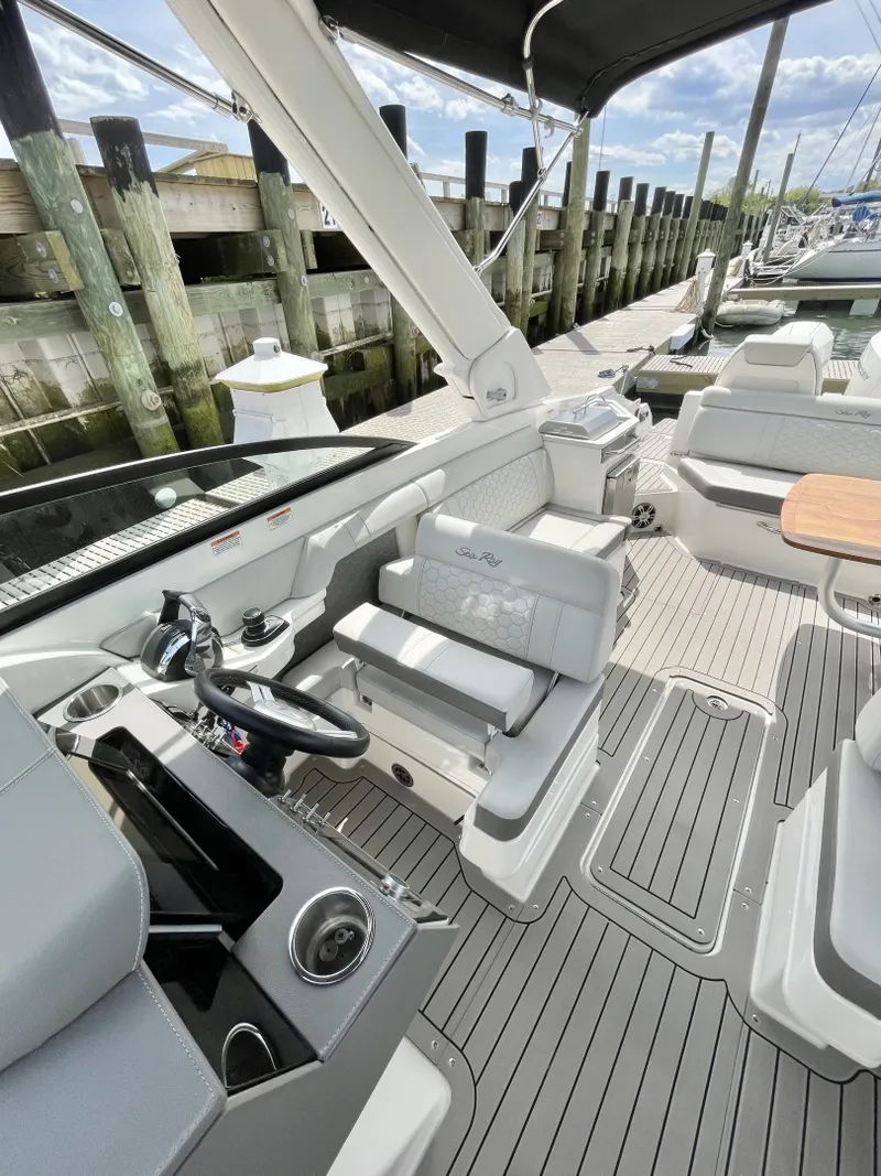 Slide: The Image of Sea Ray 290 SDX 2022 - 6257417