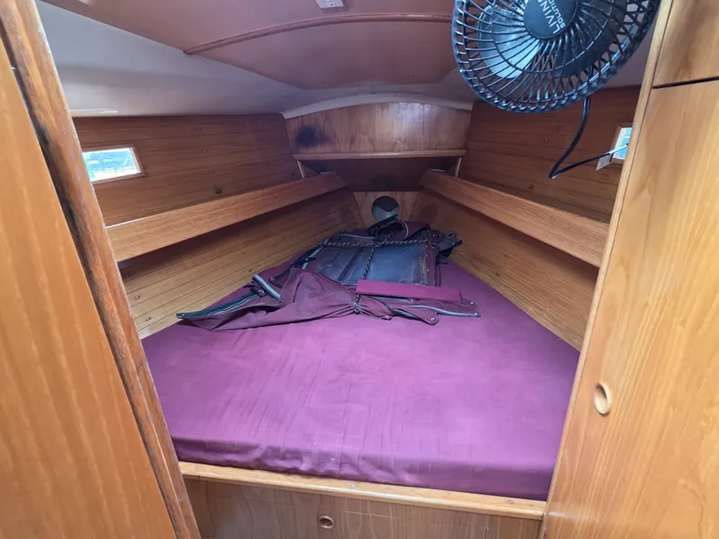 Slide: The Image of Beneteau Oceanis 350 vee berth - 6257970