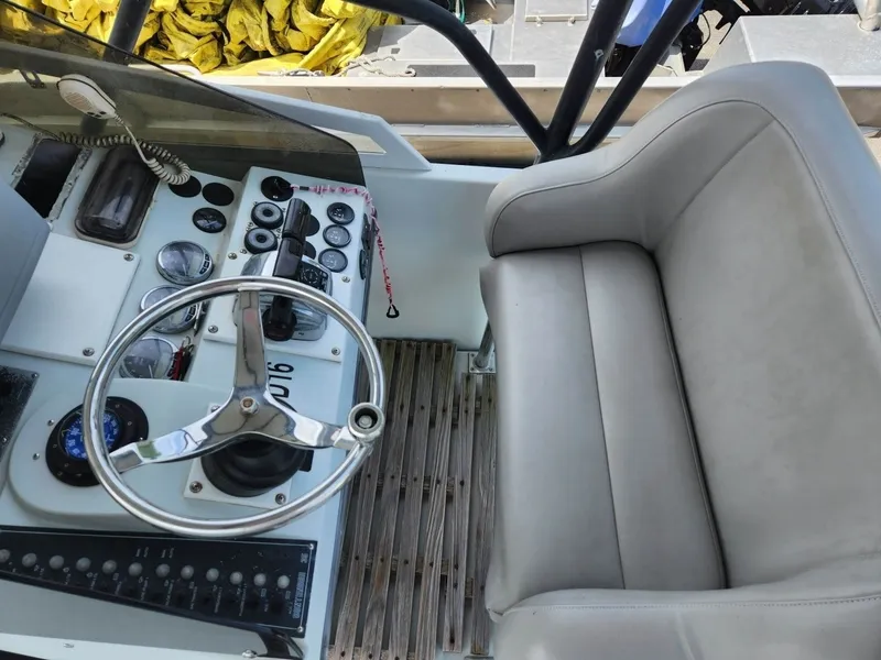 Slide: The Image of Contender 35 Side Console 2001 - 7508288