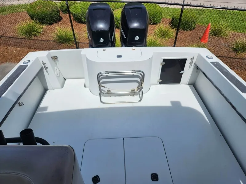 Slide: The Image of Contender 35 Side Console 2001 - 7508292