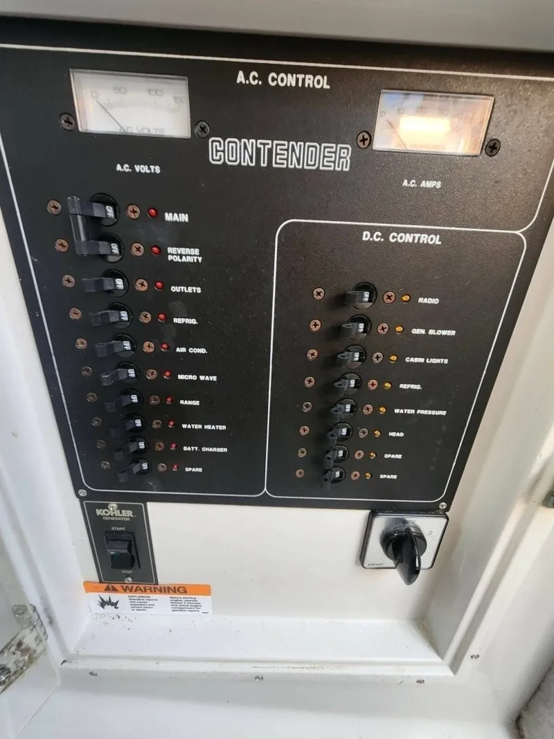 Slide: The Image of Contender 35 Side Console 2001 - 7924395