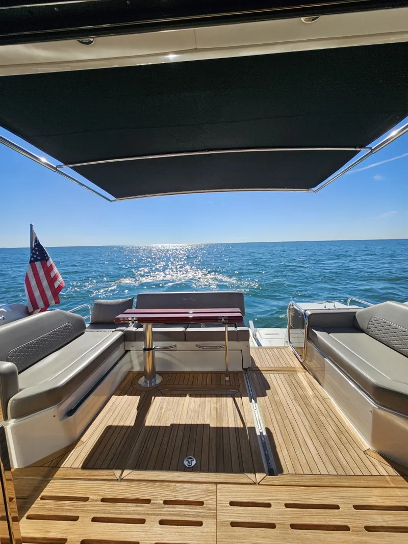 Slide: The Image of Sea Ray 520 Sundancer 2019 - 6259033