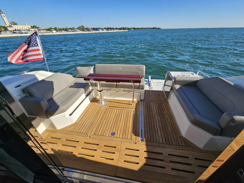 Slide: The Image of Sea Ray 520 Sundancer 2019 - 6259034