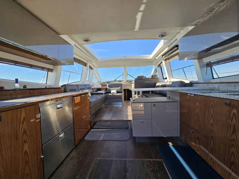 Slide: The Image of Sea Ray 520 Sundancer 2019 - 6259035