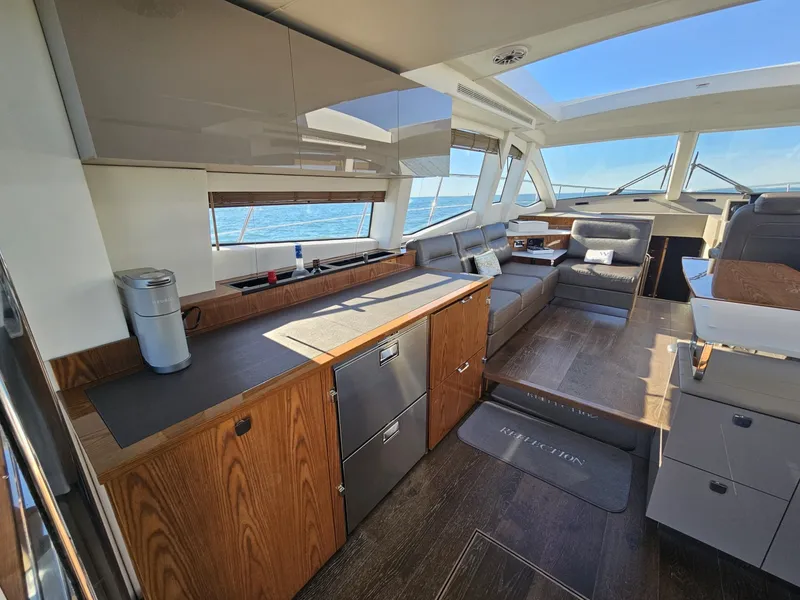 Slide: The Image of Sea Ray 520 Sundancer 2019 - 6259036