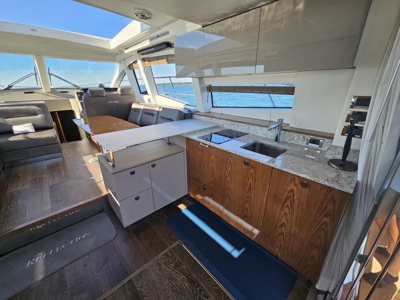 Slide: The Image of Sea Ray 520 Sundancer 2019 - 6259037