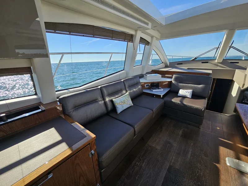 Slide: The Image of Sea Ray 520 Sundancer 2019 - 6259038