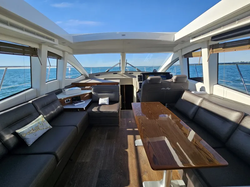 Slide: The Image of Sea Ray 520 Sundancer 2019 - 6259040