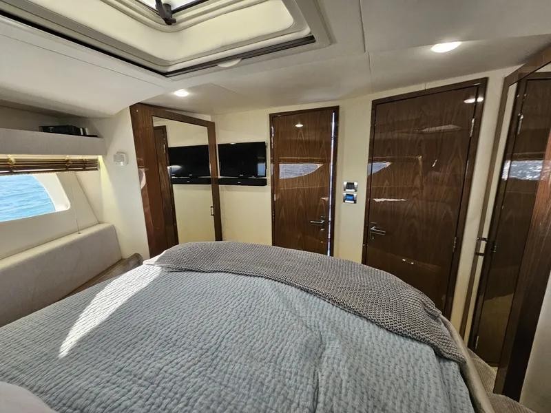 Slide: The Image of Sea Ray 520 Sundancer 2019 - 6259050