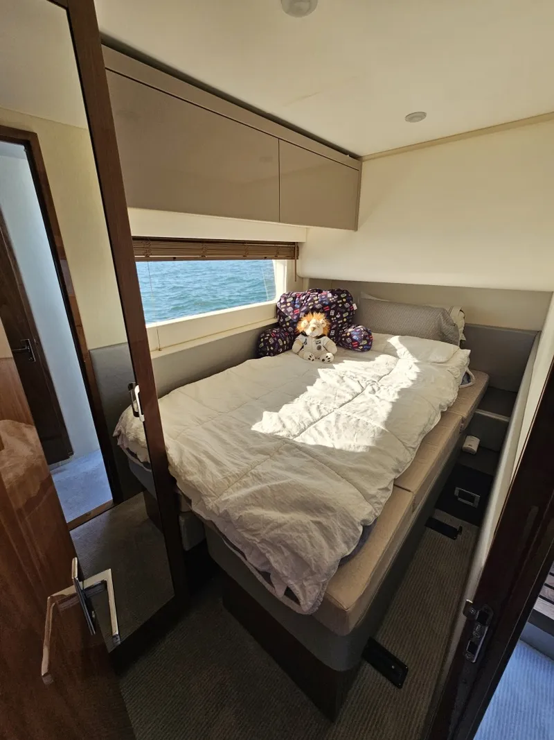 Slide: The Image of Sea Ray 520 Sundancer 2019 - 6259053