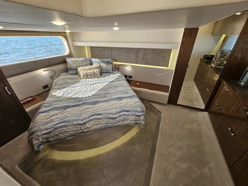 Slide: The Image of Sea Ray 520 Sundancer 2019 - 6259054