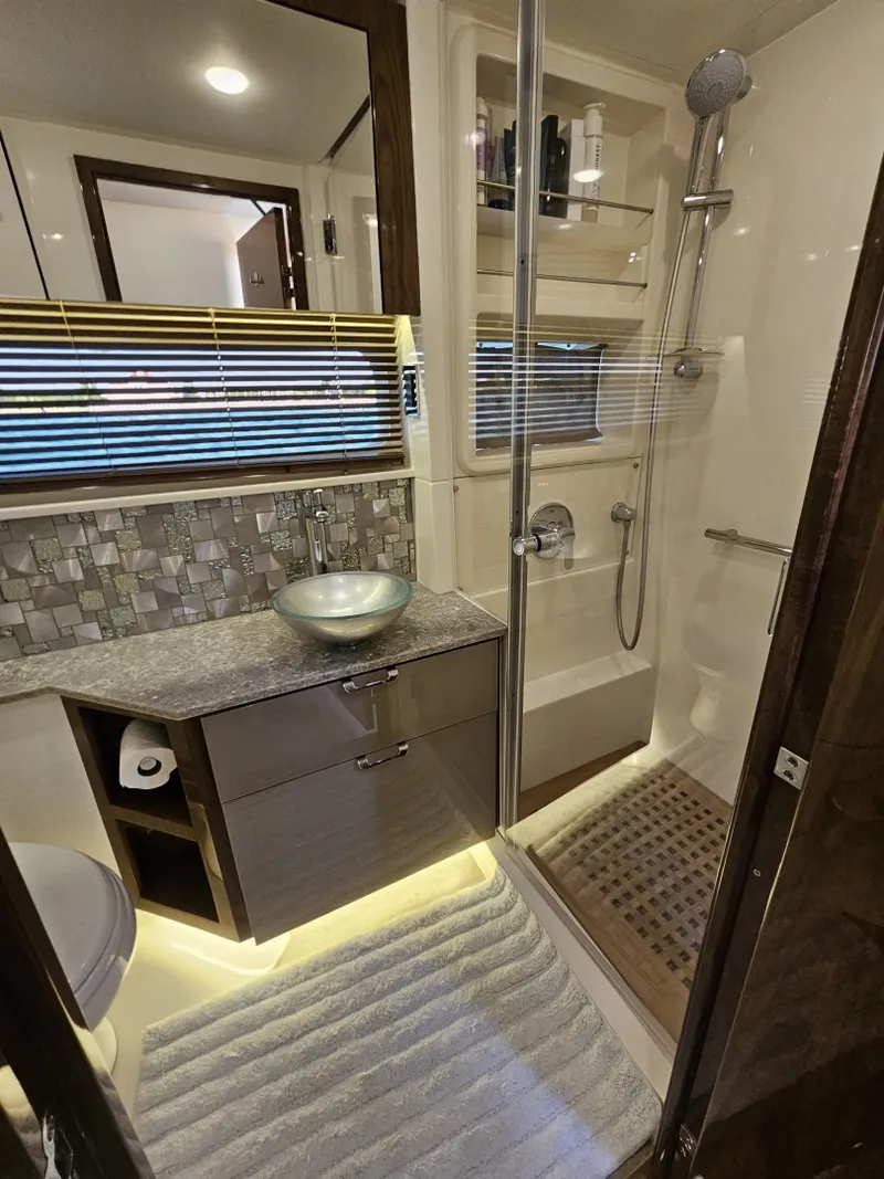 Slide: The Image of Sea Ray 520 Sundancer 2019 - 6259059