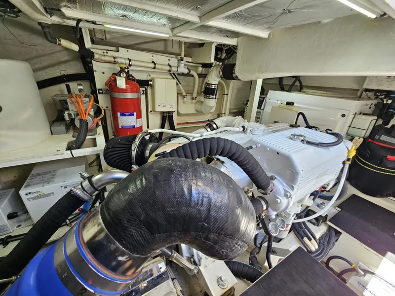 Slide: The Image of Sea Ray 520 Sundancer 2019 - 6259062