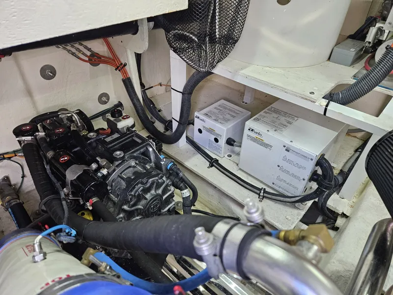 Slide: The Image of Sea Ray 520 Sundancer 2019 - 6259063