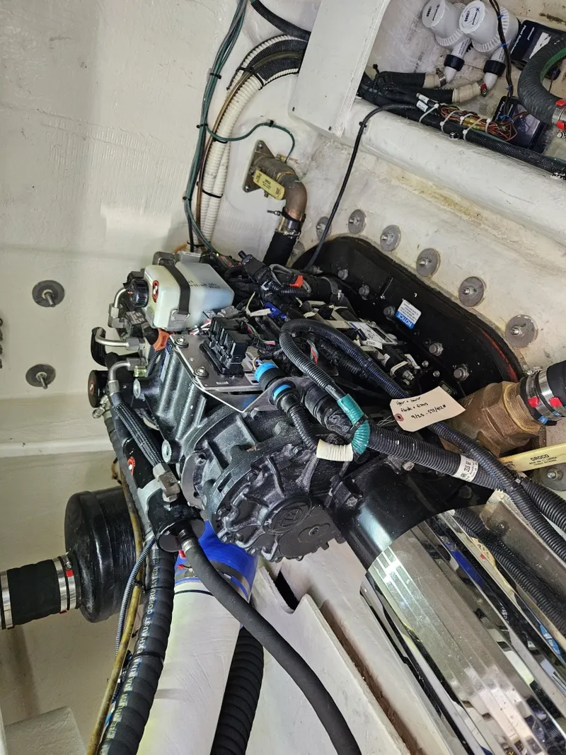 Slide: The Image of Sea Ray 520 Sundancer 2019 - 6259064