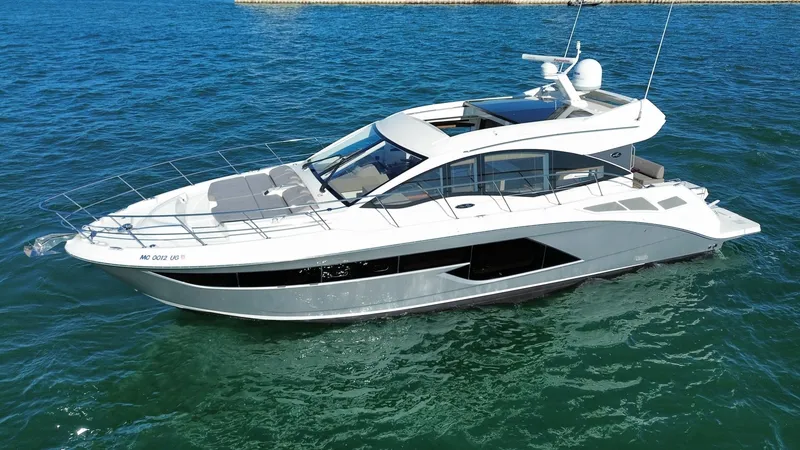 Slide: The Image of Sea Ray 520 Sundancer 2019 - 6259020