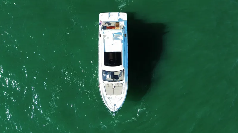 Slide: The Image of Sea Ray 520 Sundancer 2019 - 6259022
