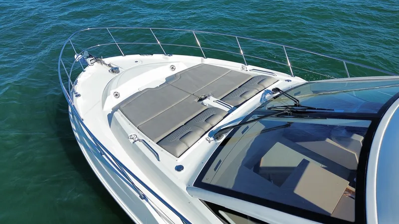 Slide: The Image of Sea Ray 520 Sundancer 2019 - 6259024