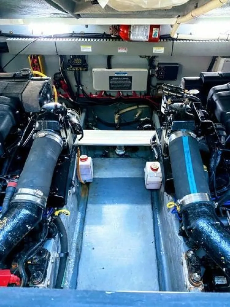 Slide: The Image of Sea Ray 370 Express 1999 - 6259269