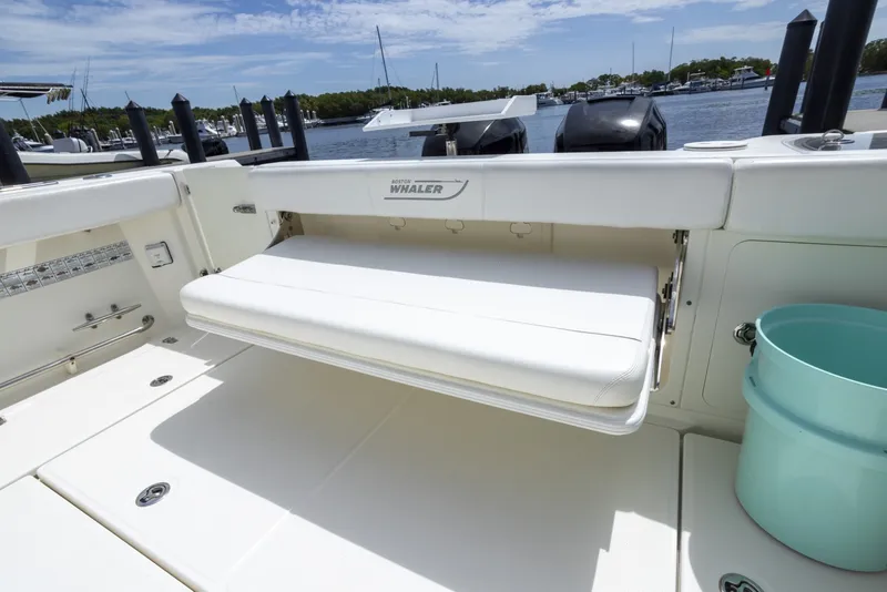 Slide: The Image of Boston Whaler 315 Conquest 2014 - 6259785