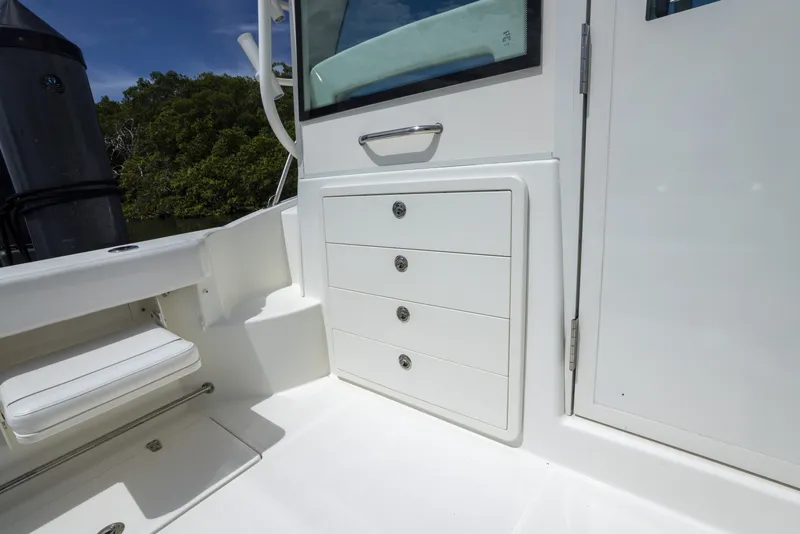 Slide: The Image of Boston Whaler 315 Conquest 2014 - 6259786