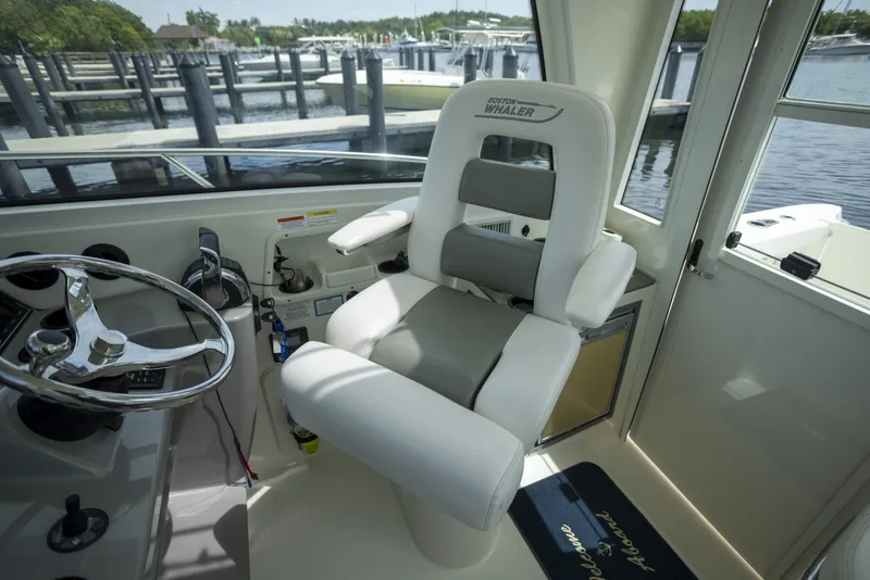 Slide: The Image of Boston Whaler 315 Conquest 2014 - 6259788