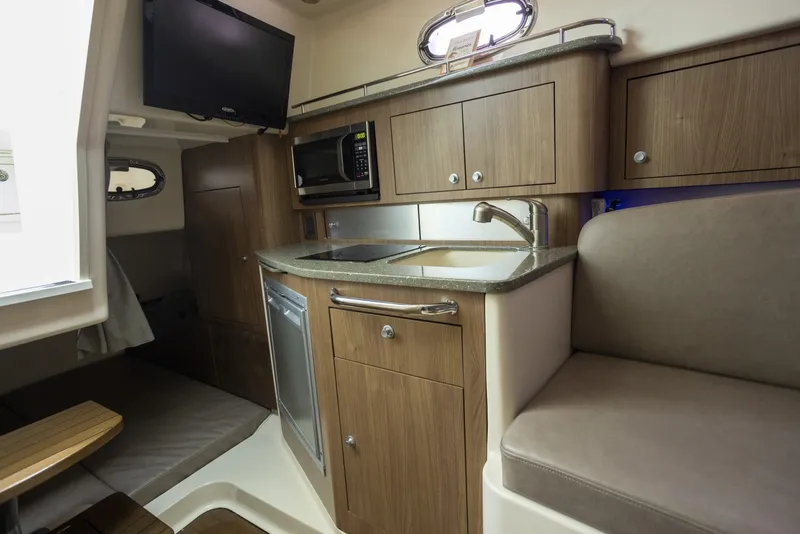 Slide: The Image of Boston Whaler 315 Conquest 2014 - 6259793