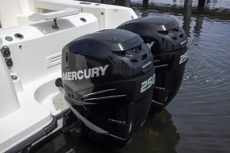 Slide: The Image of Boston Whaler 315 Conquest 2014 - 6259797