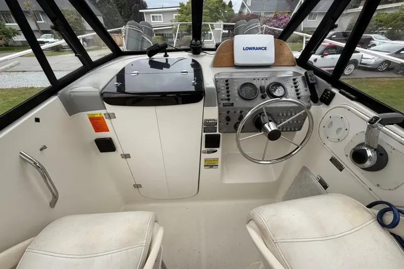 Slide: The Image of Bayliner Trophy 2052 Walkaround 2005 - 6268491