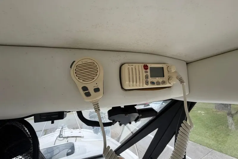 Slide: The Image of Bayliner Trophy 2052 Walkaround 2005 - 6268497