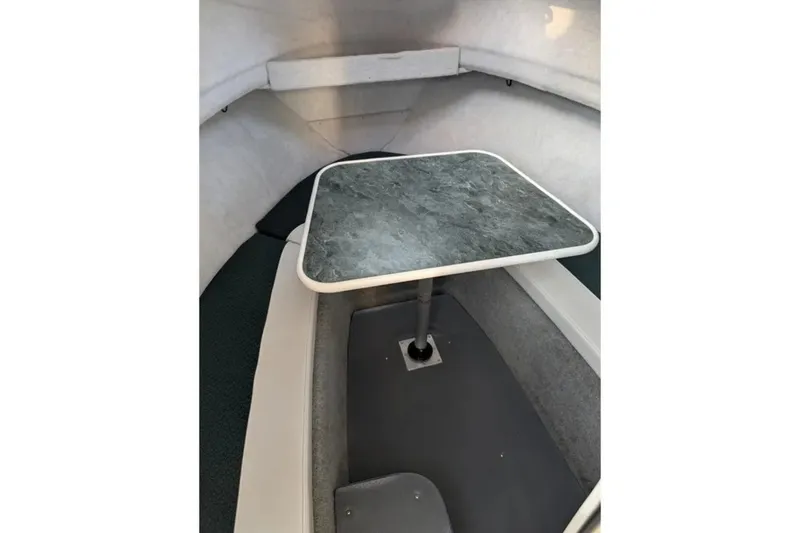 Slide: The Image of Bayliner Trophy 2052 Walkaround 2005 - 6268500