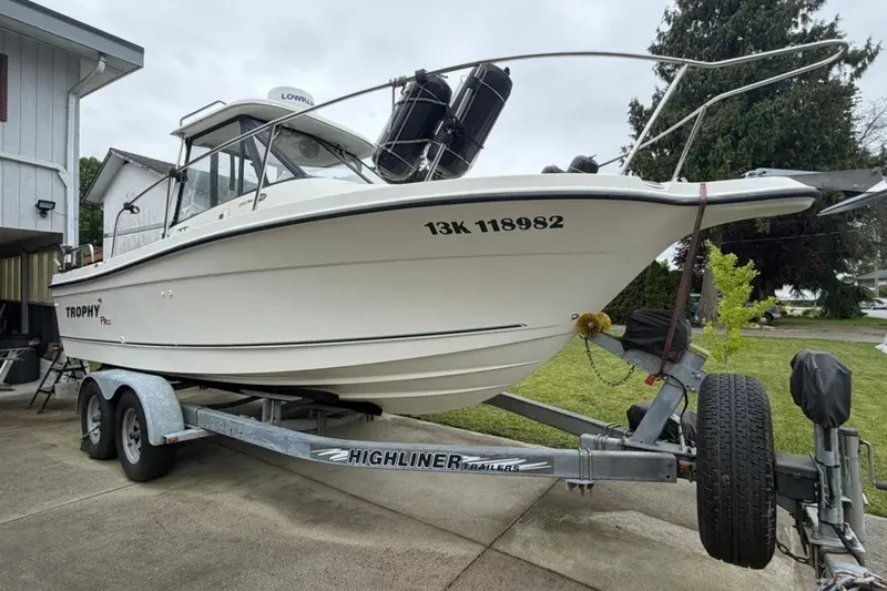 Slide: The Image of Bayliner Trophy 2052 Walkaround 2005 - 6268499