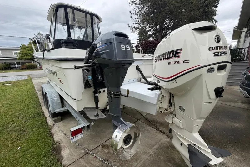 Slide: The Image of Bayliner Trophy 2052 Walkaround 2005 - 6268493