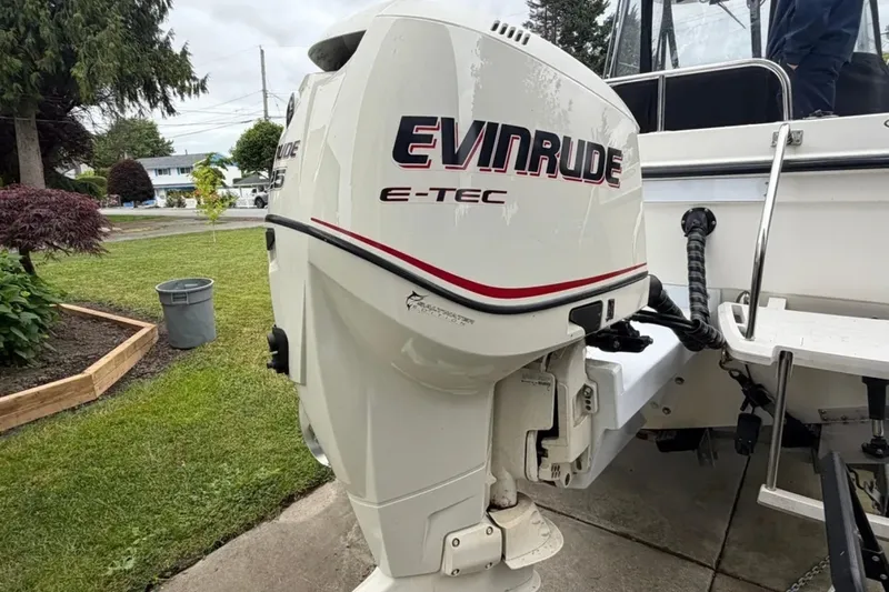 Slide: The Image of Bayliner Trophy 2052 Walkaround 2005 - 6268489