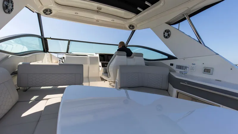 Slide: The Image of 2022 32 Sea Ray 320 Sundancer OB Raya Sunshine Lounge_Salon (3) - 6312459