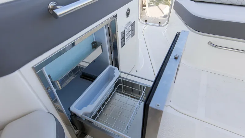Slide: The Image of 2022 32 Sea Ray 320 Sundancer OB Raya Sunshine Lounge_Salon (7) - 6312462