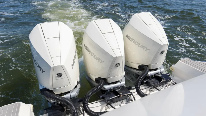 Slide: The Image of 2022 32 Sea Ray 320 Sundancer OB Raya Sunshine Outboards - 6312471