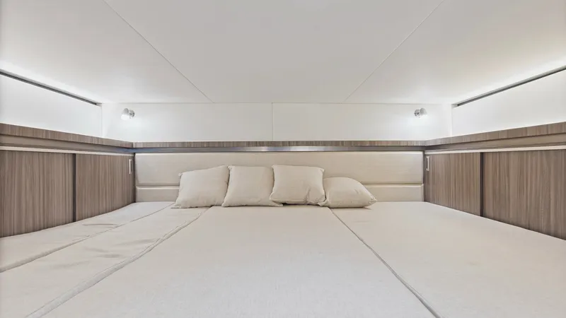 Slide: The Image of 2022 32 Sea Ray 320 Sundancer OB Raya Sunshine Cabin (1) - 6312447