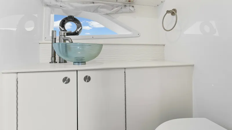 Slide: The Image of 2022 32 Sea Ray 320 Sundancer OB Raya Sunshine head - 6312451