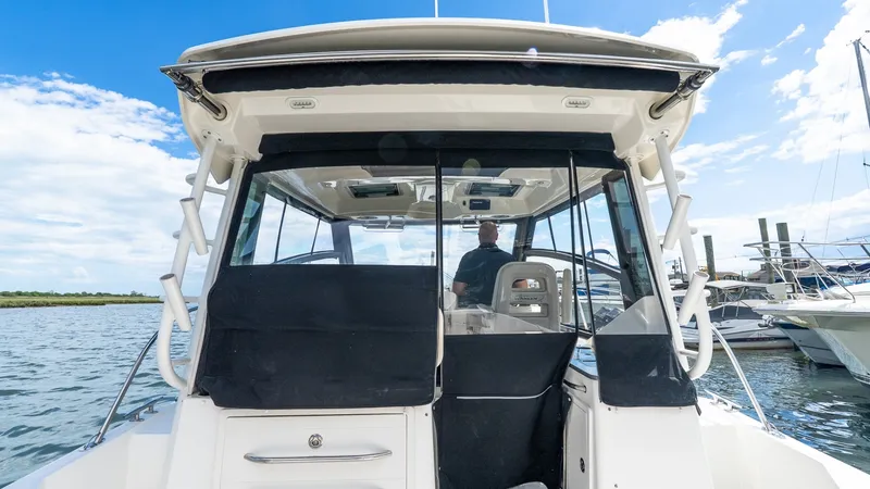 Slide: The Image of Boston Whaler 325 Conquest 2020 - 6262029