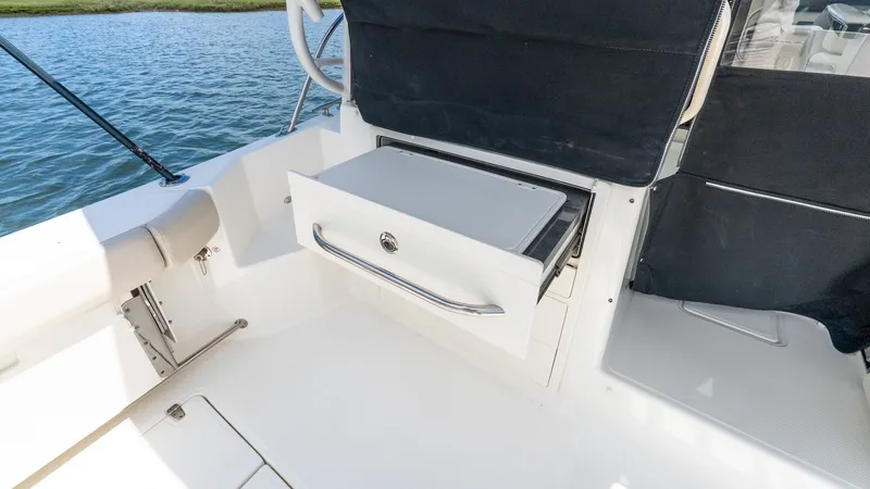 Slide: The Image of Boston Whaler 325 Conquest 2020 - 6262031