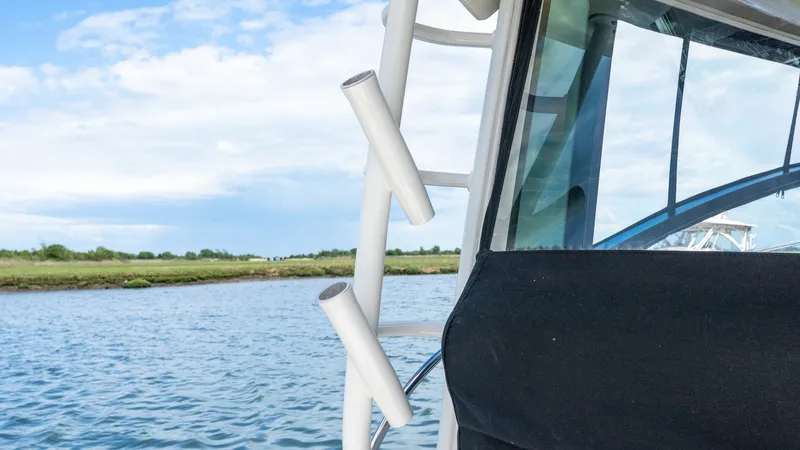 Slide: The Image of Boston Whaler 325 Conquest 2020 - 6262032