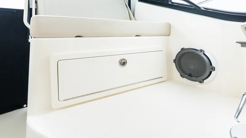 Slide: The Image of Boston Whaler 325 Conquest 2020 - 6262036