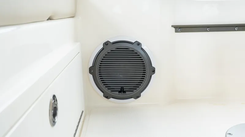 Slide: The Image of Boston Whaler 325 Conquest 2020 - 6262037