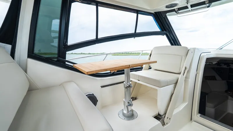 Slide: The Image of Boston Whaler 325 Conquest 2020 - 6262040