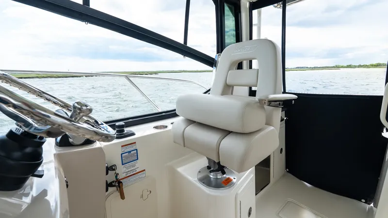 Slide: The Image of Boston Whaler 325 Conquest 2020 - 6262046
